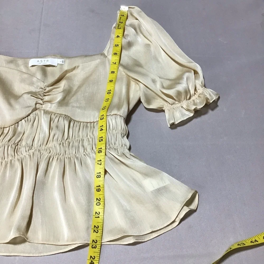 ASTR Women's Beige Ruched Puff Sleeve Blouse
